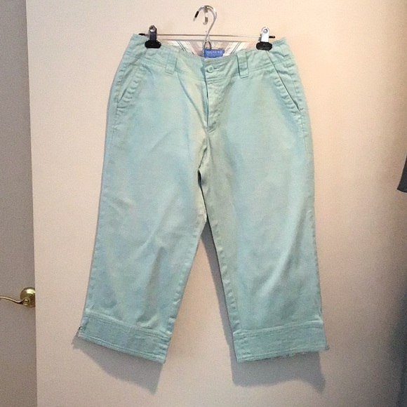 Aqua Capris Size 6  Front and Back Pockets - Picture 1 of 2